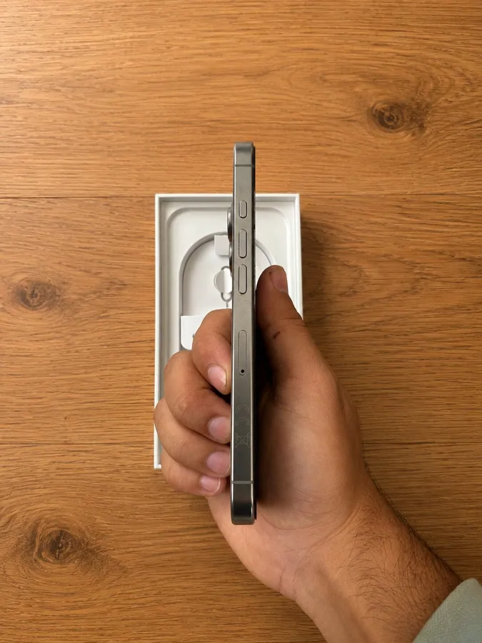 Temiz Kutulu İphone 16 Pro — 3