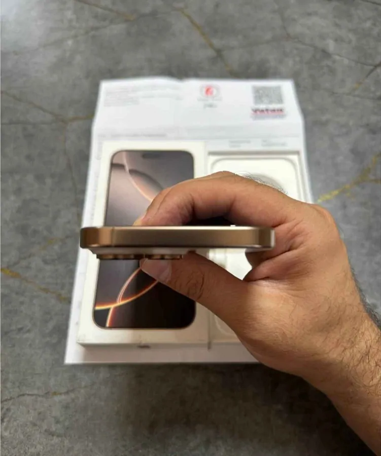 İphone 16 Pro Max — 4
