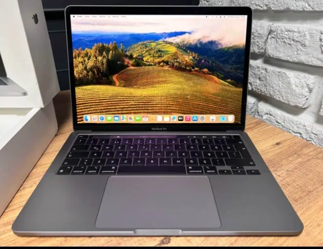 Macbook Peo M2 — 3