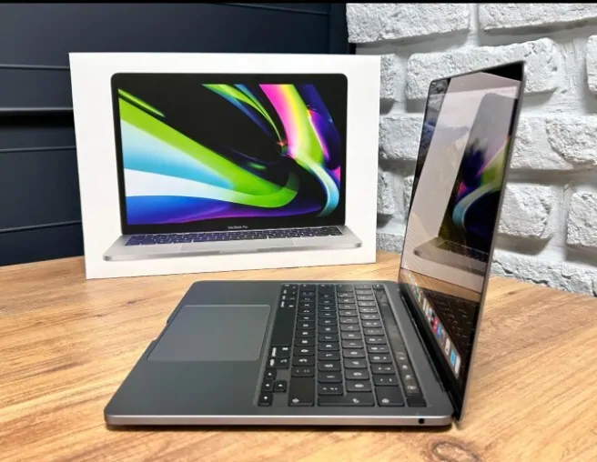 Macbook Peo M2 — 6