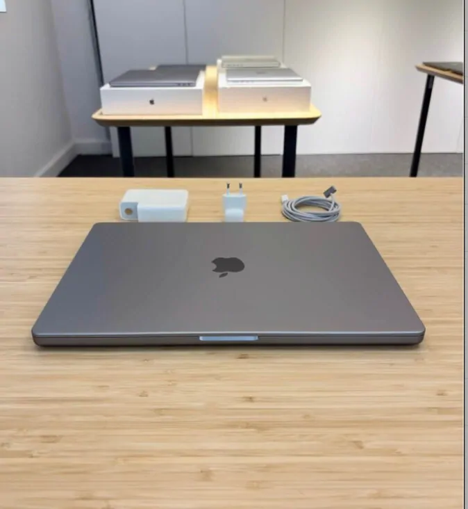 MacBook Pro (M1 Pro) 32GB RAM 16inc — 4